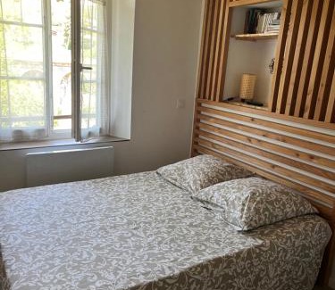 Digne-les-Bains Apartment | Les Glycines, charmant studio au calme dans bâtisse de Maître proche du centre ville parking gratuit