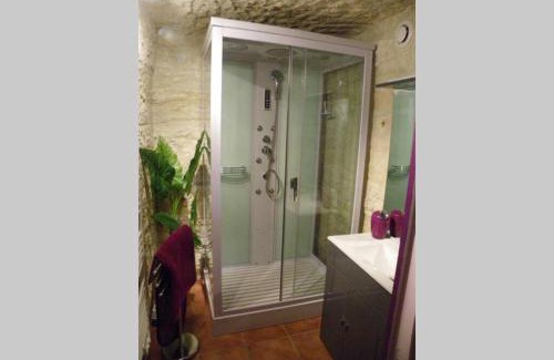Nazelles-Negron House | Les Hauts de Nazelles