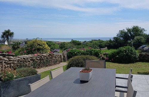 Plozevet House | Les Hortensias de papy.vacation home in the heart of Audierne Bay. Sea view