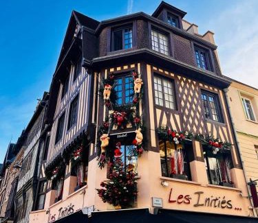 Quartier Vieux Marche-Cathedrale Hotel | Les Initiés