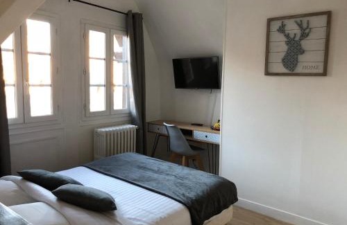 Quartier Vieux Marche-Cathedrale Hotel | Les Initiés