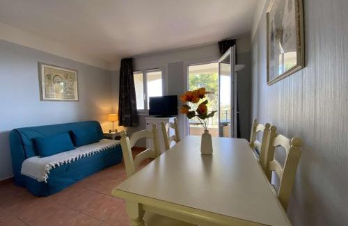 Les Issambres Apartment | Les Issambres: Studio cabine 4 couchages, clim, piscine, parking - FR-1-226-84