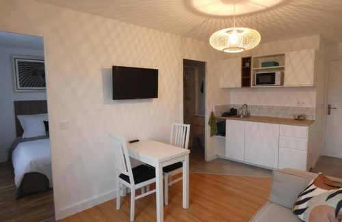 Noisy-le-Grand House | Les jardins du Carrousel - Chambre privée aménagée en T2