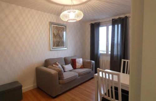 Noisy-le-Grand House | Les jardins du Carrousel - Chambre privée aménagée en T2