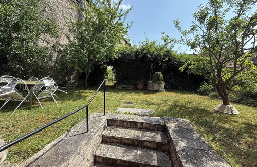 Noyers-sur-Serein House | Les Jardins Perchés - large house with garden in the heart of a medieval village