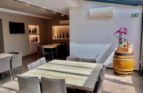 Epernay Apartment | Les Loges Du Théatre 160m2 PRIVÉ 14 personnes MAX tout équipé a 200m de l'AVENUE DE CHAMPAGNE et toutes commodités DEGUSTATION CHAMPAGNE OFFERTE jacuzzi sauna jeux velos EMPLACEMENT EXCEPTIONNEL et CHIC