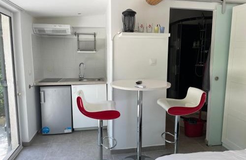 Auriol Bed & Breakfast | Les Loriots - Studio indépendant, refuge nature entre Aix et Marseille