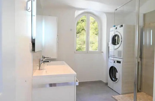 Villefranche-sur-Mer Apartment | Les Lucioles - Vue mer, AC, Wi-Fi, 4 pers