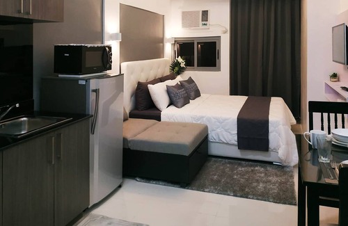 South Triangle Condo | Les Luxe Rooms - Symphony Tower 2