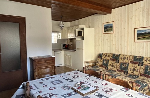 Saint-Pierre-dels-Forcats House | Les narcisses: 2-bedroom house sleeps 5/7