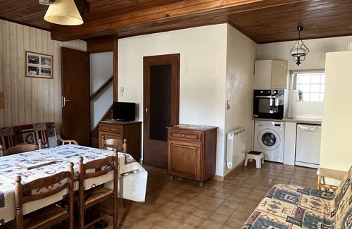 Saint-Pierre-dels-Forcats House | Les narcisses: 2-bedroom house sleeps 5/7
