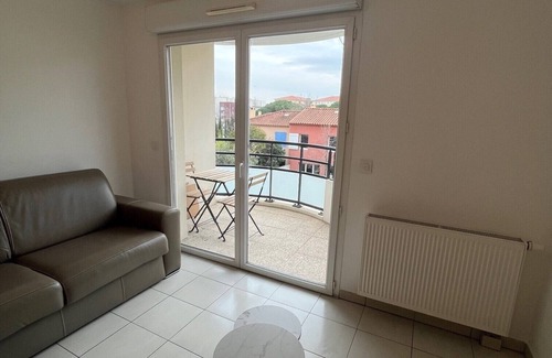 Miramas Apartment | Les Ombrelles, apartment in secure residence with elevator and garage