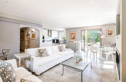 Le Bar-sur-Loup Villa | Les Papillons : Beautiful Provencal Villa With Unimpeded Views on Gourdon Valley