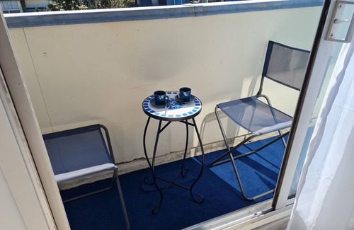 Bernieres-sur-Mer Apartment | Les Pieds Dans L'Eau - direct access to the sea