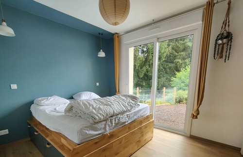 Aydat House | Les Pieds Dans L'eau