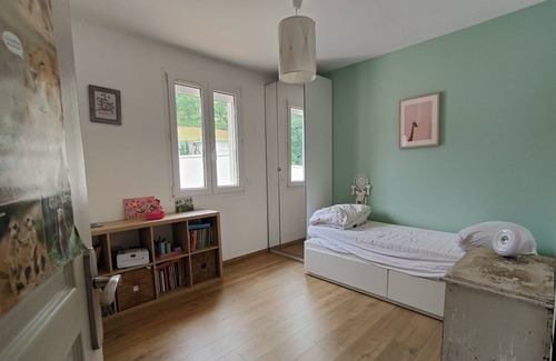 Aydat House | Les Pieds Dans L'eau