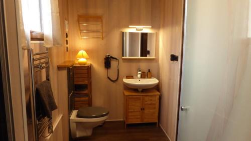 Six-Fours-les-Plages Apartment | Les Pucines bis Bas de villa 29 m2 luxe rez de jardin climatisation plein sud