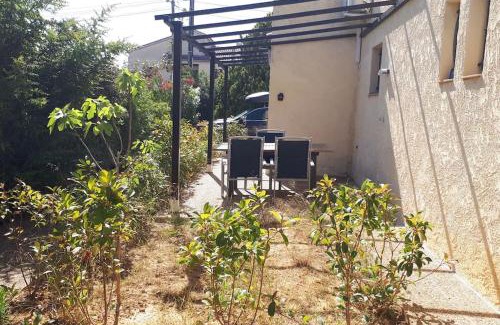 Six-Fours-les-Plages Apartment | Les Pucines bis Bas de villa 29 m2 luxe rez de jardin climatisation plein sud