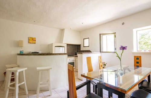 Les Baux-de-Provence Villa | Les Rochers - Five Bedroom Villa, Sleeps 10
