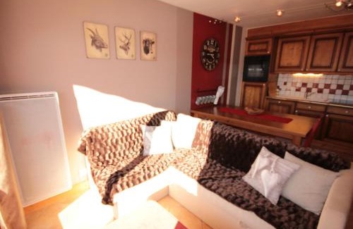 Bisanne 1500 Apartment | Les Saisies: 3 pièces cosy, 2 sdb, balcon, parking, 6 pers - FR-1-293-78