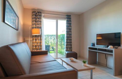 Concarneau Apartment | Les Thermes 406 - Appt avec piscine partagée