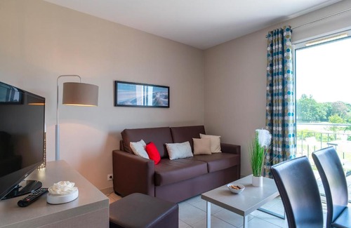 Concarneau Apartment | Les Thermes 521 - Appt proche plage avec piscine partagée
