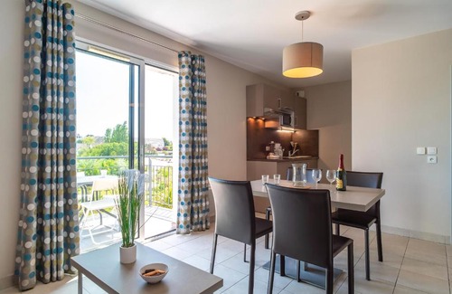 Concarneau Apartment | Les Thermes 521 - Appt proche plage avec piscine partagée