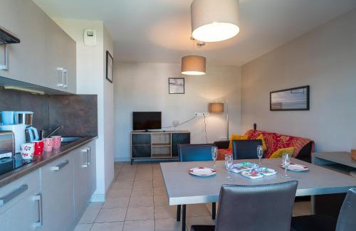 Concarneau Apartment | Les Thermes 532 - Vue mer avec piscine partagée