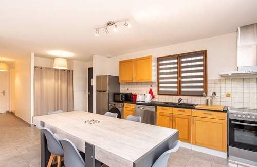 Bruguieres House | Les Tournesols Belle Maison parking 3 beds 160x200 1 bed 190 x 80 wifi, air conditioning
