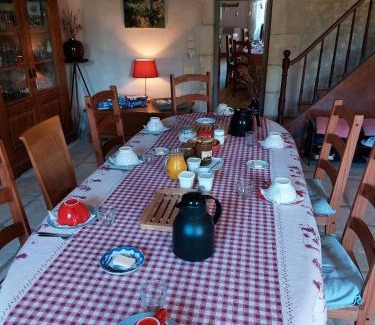 Saint-Romain-de-Benet Bed & Breakfast | Les Violettes De Malleville