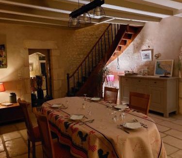 Saint-Romain-de-Benet Bed & Breakfast | Les Violettes De Malleville