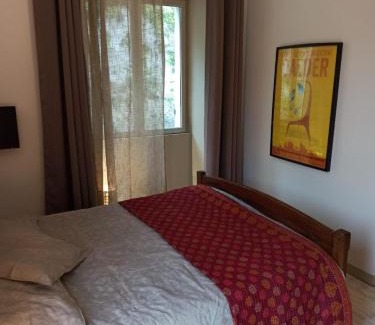 Vaison-la-Romaine Apartment | Les volets bleus