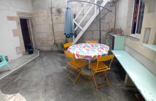 Rochefort Apartment | Les Volets Bleus T3 de 80 m2 patio privatif