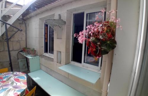 Rochefort Apartment | Les Volets Bleus T3 de 80 m2 patio privatif