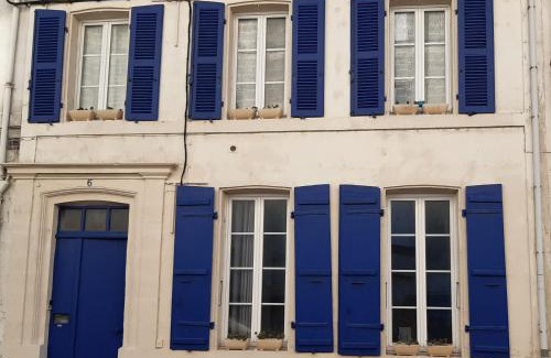 Rochefort Apartment | Les Volets Bleus T3 de 80 m2 patio privatif
