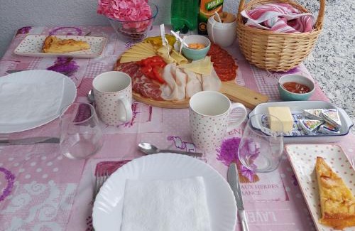 Rovinjsko Selo Bed & Breakfast | LESA room with private bathroom for 2 people