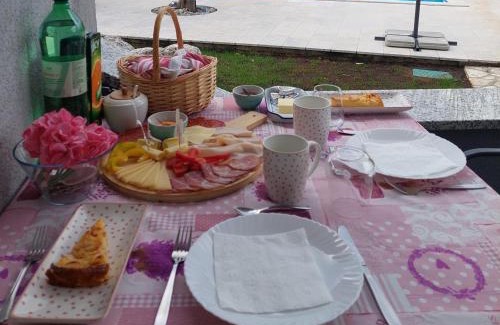 Rovinjsko Selo Bed & Breakfast | LESA room with private bathroom for 2 people