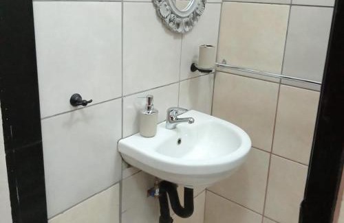 Middelburg Apartment | Lesedi Guesthouse Middleburg