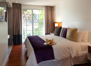 South Beach Hotel | Leslie Hotel Ocean Drive