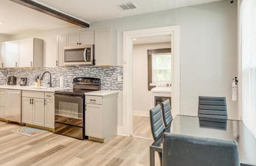 Urban Core House | Less Than 1 Mi to EverBank Stadium Retreat with Yard!