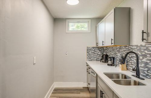 Urban Core House | Less Than 1 Mi to EverBank Stadium Retreat with Yard!