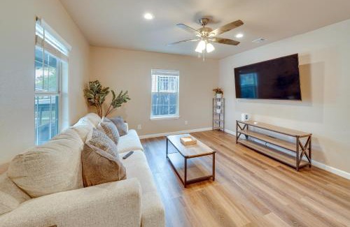 Arena District House | Less Than 1 Mi to Frost Bank Center Home with Deck and Grill!