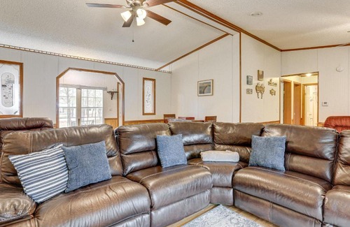 Higden House | Less Than 1 Mi to Greers Ferry Lake Dog-Friendly Home!
