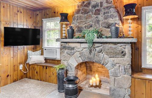 Huntingdon House | Less Than 1 Mi to Raystown Lake Family-Friendly Cottage!