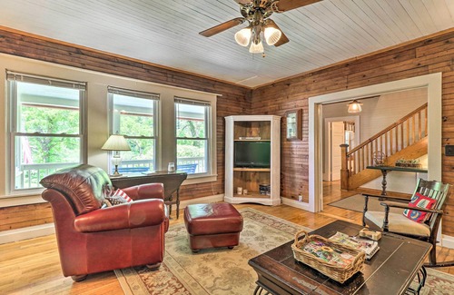 Crumpler House | Less Than 1 Mi to Tubing Crumpler Getaway with Fire Pit!