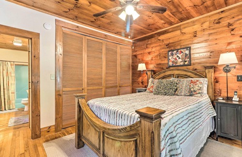 Crumpler House | Less Than 1 Mi to Tubing Crumpler Getaway with Fire Pit!