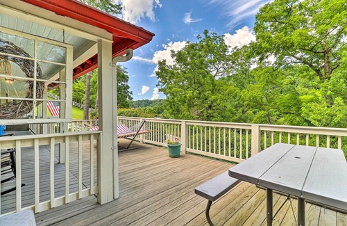 Crumpler House | Less Than 1 Mi to Tubing Crumpler Getaway with Fire Pit!