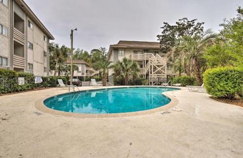 Hilton Head Apartment | Less Than 1 Mi to Beach Hilton Head Condo with Pool Access!