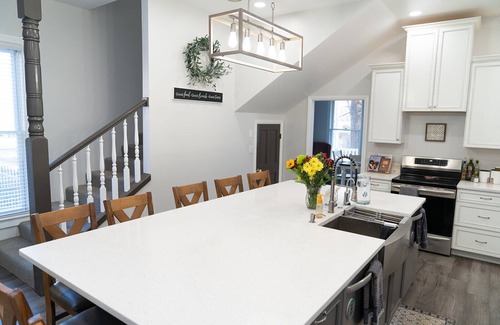 Zion National Park South Entrance Bed & Breakfast | Less than 10 minutes to Zion Nat'l Park Entrance, Newly renovated B&B in quiet town, with private en suite bathroom with e-bikes available for rental.