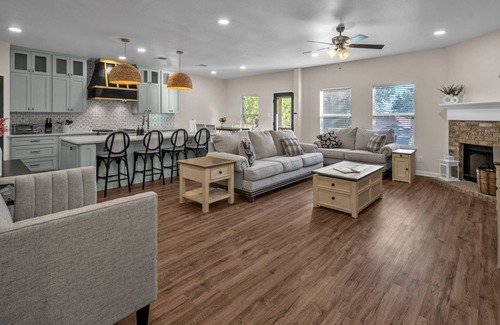 Helotes House | Less than 19miles to downtown Riverwalk, The Alamo and San Fernando Cathedral.
